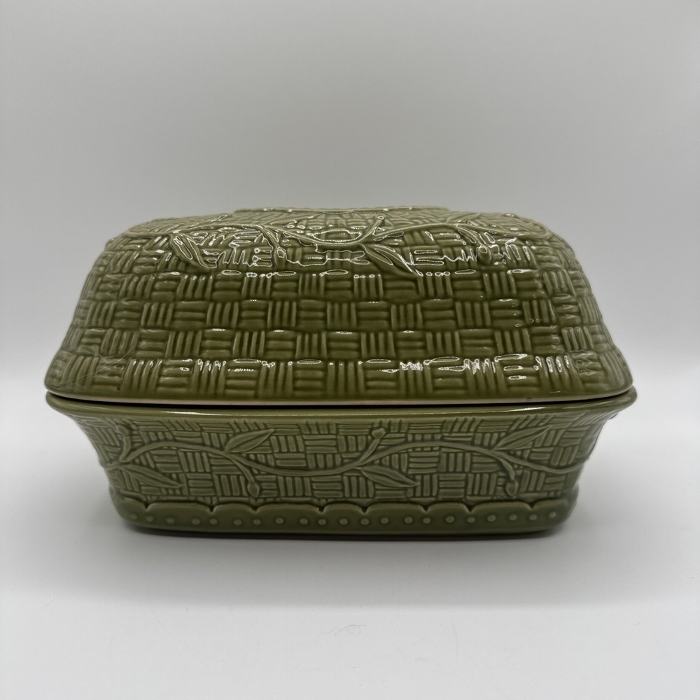 Temp-tations - Tara Orchard Vine Green 4 Qt Covered Casserole Baker Basket Weave